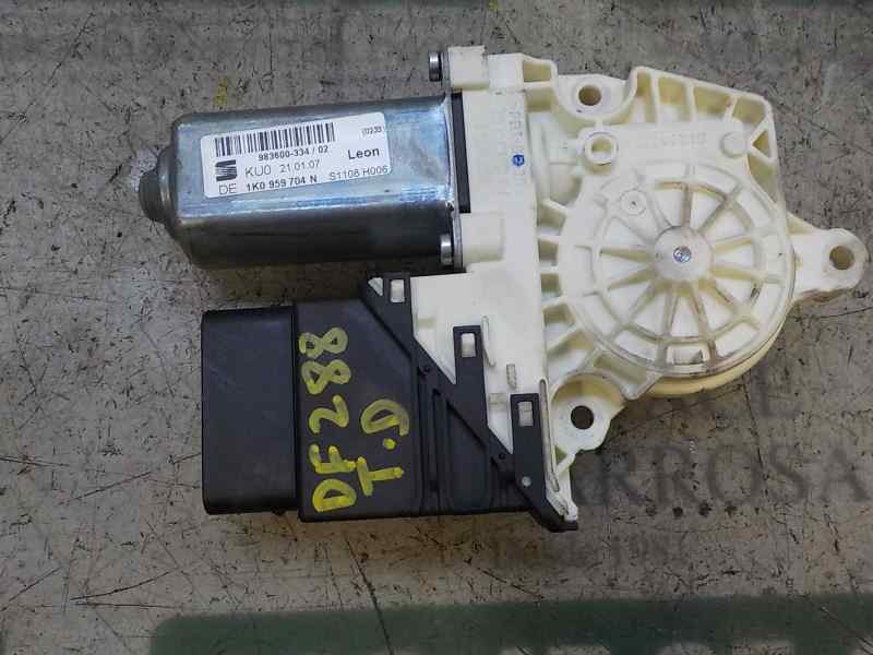 Recambio de motor elevalunas trasero derecho para seat leon (1p1) 2.0 tdi referencia OEM IAM   
