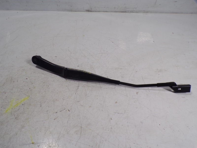 Recambio de brazo limpia delantero izquierdo para jeep renegade limited 4x2 referencia OEM IAM 52109005  