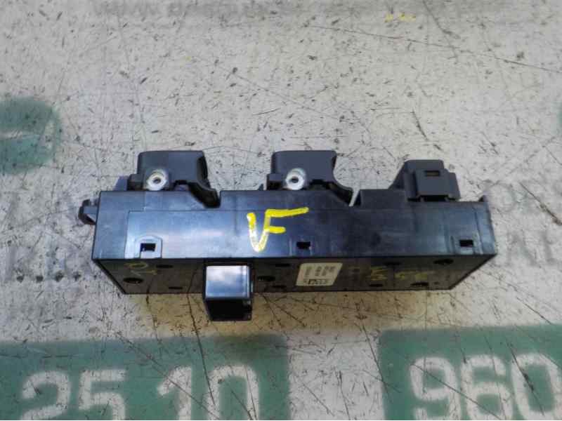 Recambio de mando elevalunas delantero izquierdo para kia cee´d 1.4 cat referencia OEM IAM 93570A2000WK 93570A2000 