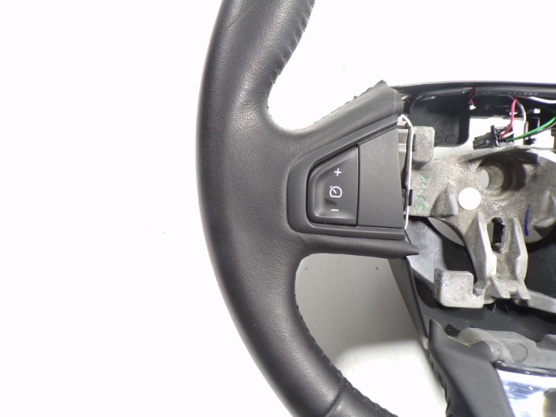 Recambio de volante para renault megane iii berlina 5 p 1.2 16v referencia OEM IAM   