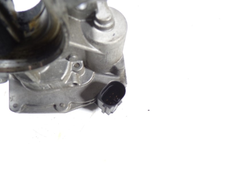 Recambio de caja mariposa para opel insignia berlina 2.0 16v cdti referencia OEM IAM 825611 50569200 