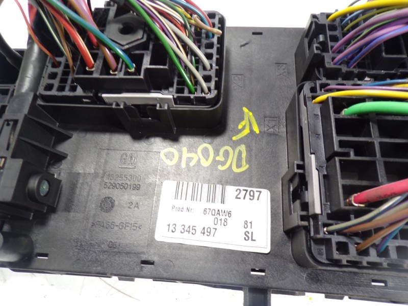 Recambio de caja reles / fusibles para opel insignia berlina 2.0 16v cdti referencia OEM IAM 1247607 13345497 