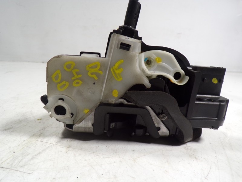 Recambio de cerradura puerta delantera derecha para opel insignia berlina 2.0 16v cdti referencia OEM IAM 133721  