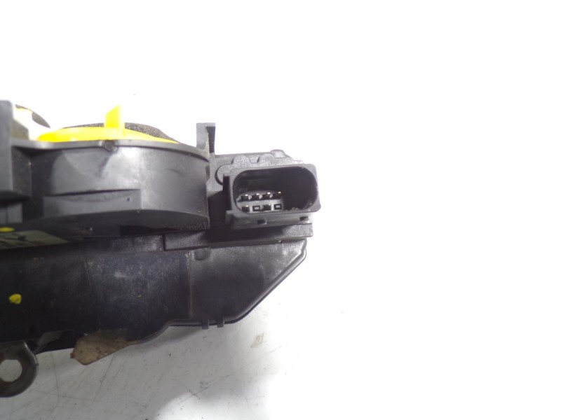 Recambio de cerradura puerta trasera izquierda para opel insignia berlina 2.0 16v cdti referencia OEM IAM 133690 13579555 