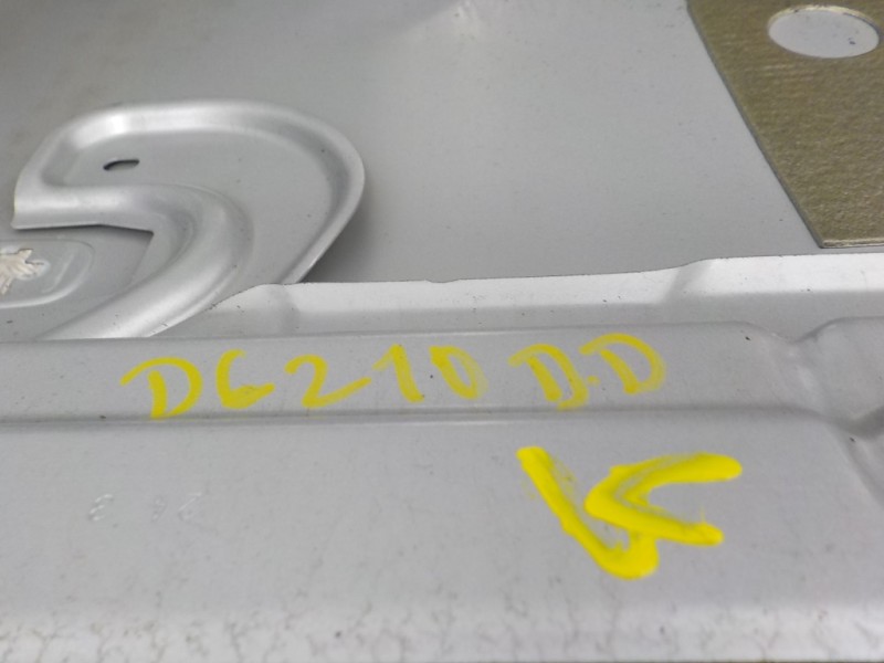 Recambio de puerta delantera derecha para volkswagen touareg (7l6) 2.5 tdi dpf referencia OEM IAM 7L0831056L  