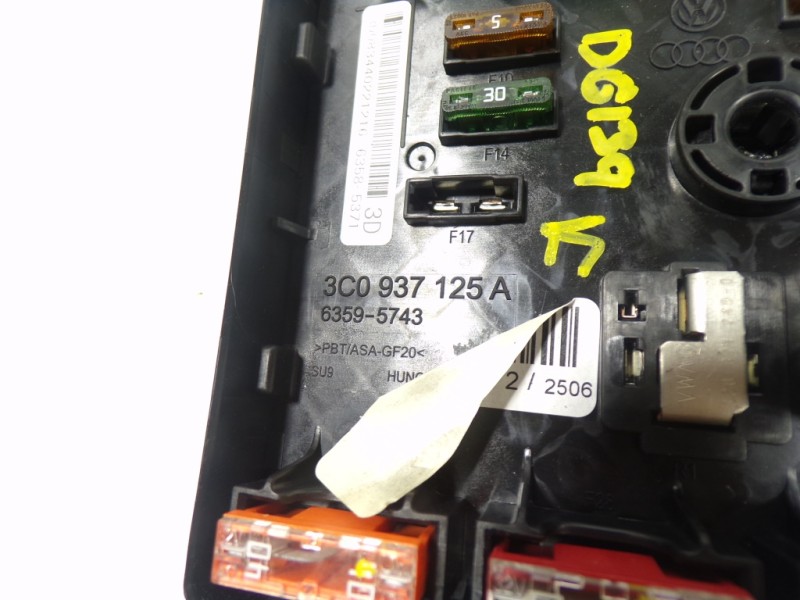 Recambio de caja reles / fusibles para audi q3 (8ug) 2.0 16v tdi referencia OEM IAM 3C0937125A 3C0937125A 