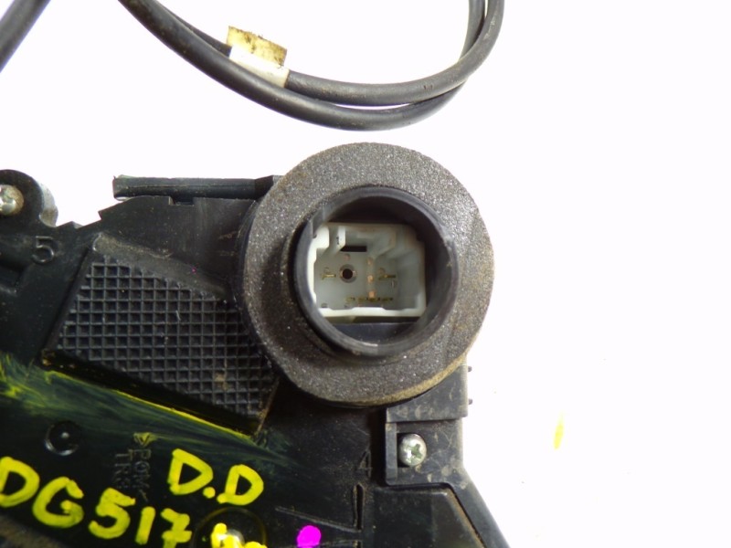 Recambio de cerradura puerta delantera derecha para toyota prius (nhw20) 1.5 cat referencia OEM IAM 6903047080  