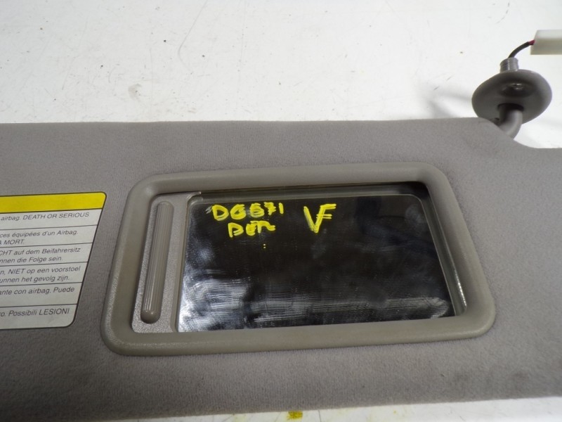 Recambio de parasol derecho para toyota prius (nhw20) 1.5 cat referencia OEM IAM 7431047133B4  