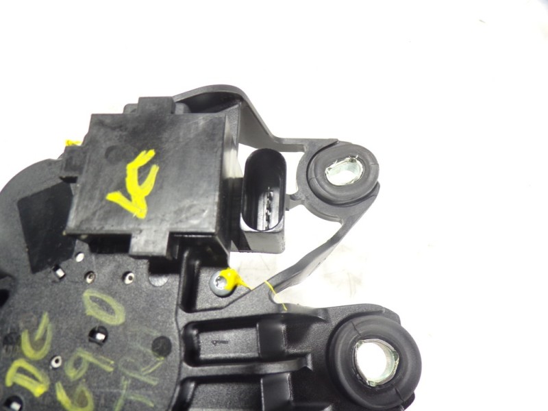 Recambio de motor limpia trasero para volkswagen golf vi (5k1) 2.0 tdi referencia OEM IAM 5K6955711A  