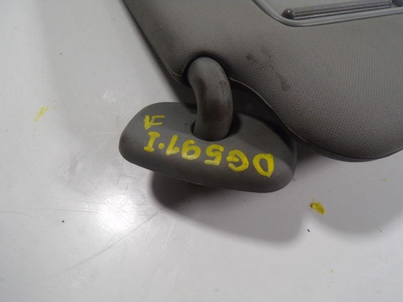 Recambio de parasol izquierdo para kia sorento 2.2 crdi cat referencia OEM IAM 852102P200H9  