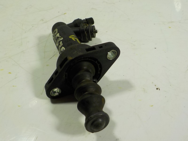 Recambio de bombin embrague para seat ibiza (6l1) reference referencia OEM IAM 6R0721261B  