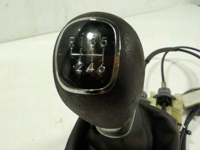 Recambio de palanca cambio para kia cee´d emotion referencia OEM IAM 437001H050  