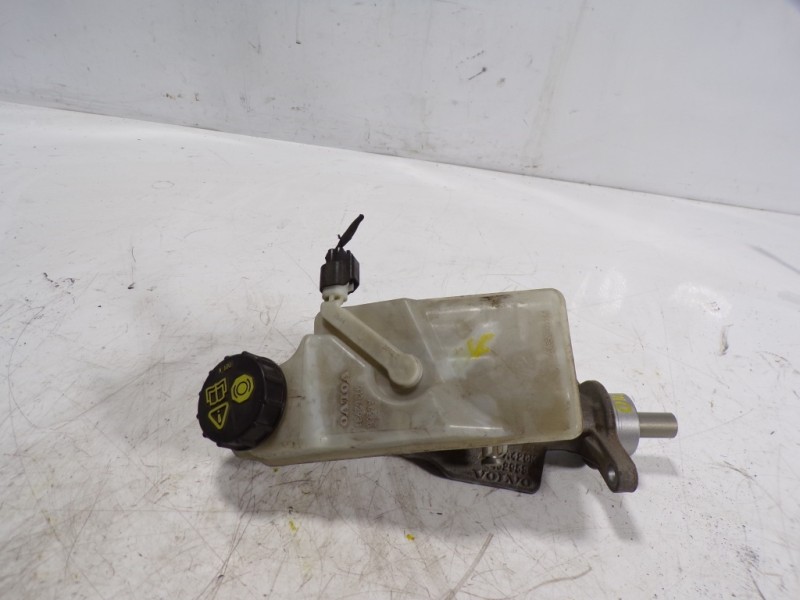 Recambio de bomba freno para volvo v40 kinetic referencia OEM IAM 31381631  