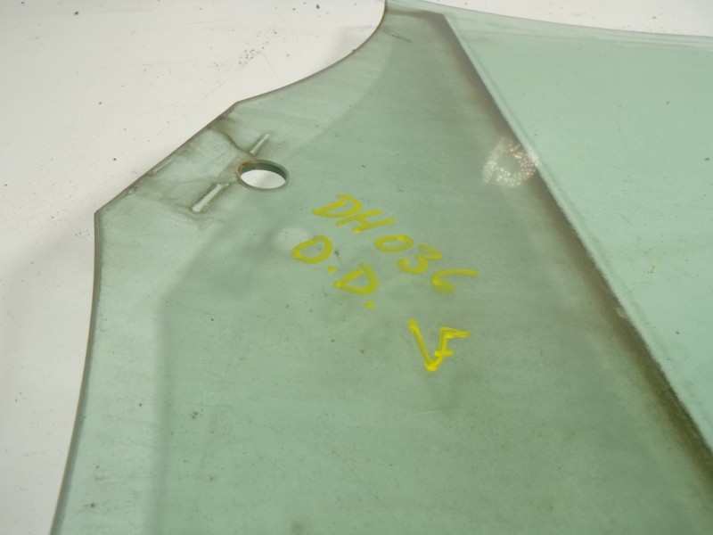 Recambio de cristal puerta delantero derecho para volvo v40 kinetic referencia OEM IAM 32244819  