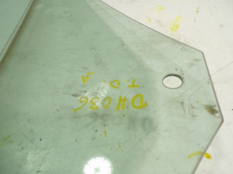 Recambio de cristal puerta trasero derecho para volvo v40 kinetic referencia OEM IAM 32244823  