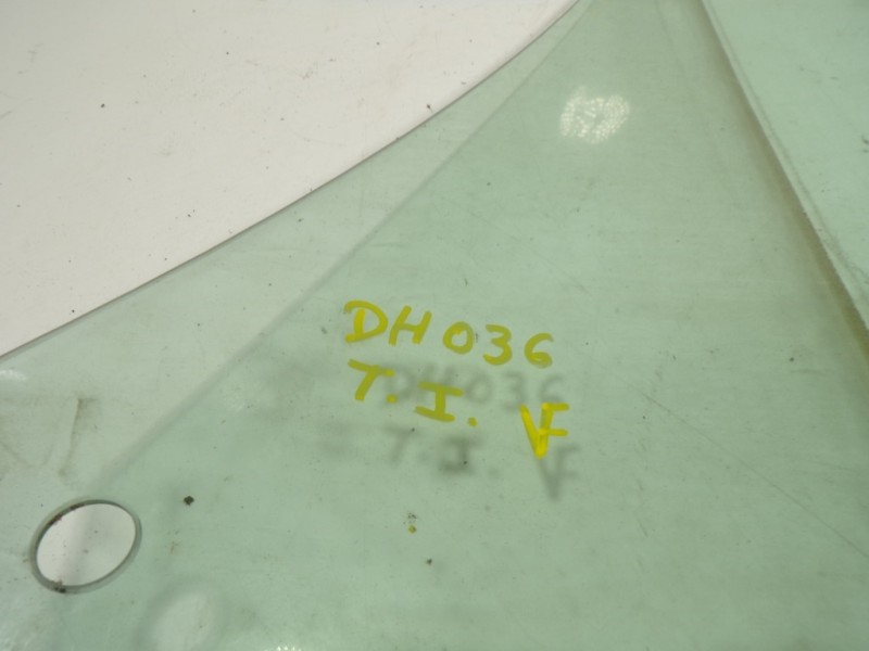 Recambio de cristal puerta trasero izquierdo para volvo v40 kinetic referencia OEM IAM 32244822  