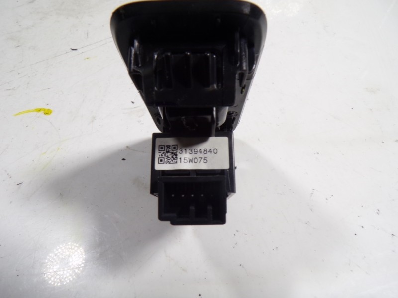 Recambio de mando elevalunas delantero derecho para volvo v40 kinetic referencia OEM IAM 31394840 31394840 