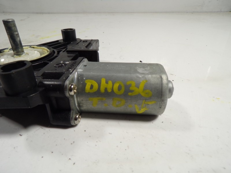 Recambio de motor elevalunas trasero derecho para volvo v40 kinetic referencia OEM IAM 31378401  