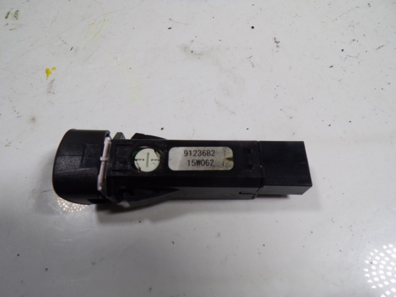 Recambio de warning para volvo v40 kinetic referencia OEM IAM 9123682 9123682 