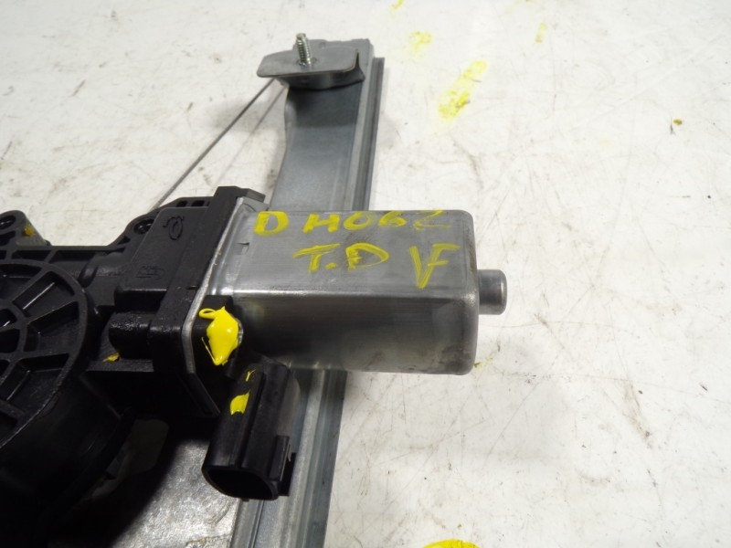 Recambio de elevalunas trasero derecho para renault captur life referencia OEM IAM 827009380R 128001471B 9030319C