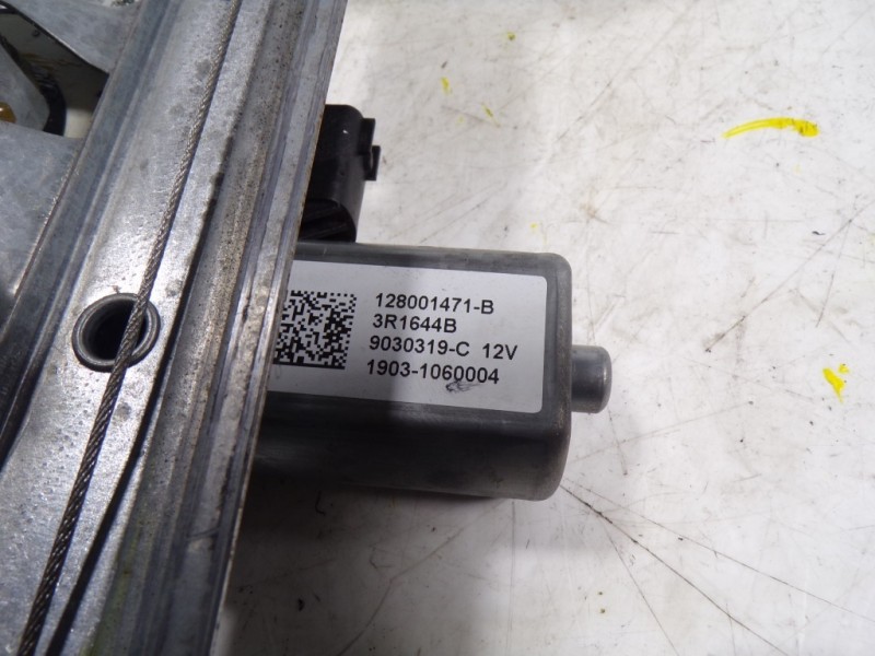 Recambio de elevalunas trasero derecho para renault captur life referencia OEM IAM 827009380R 128001471B 9030319C