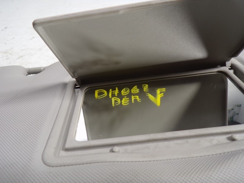 Recambio de parasol derecho para renault captur life referencia OEM IAM 964007324R  