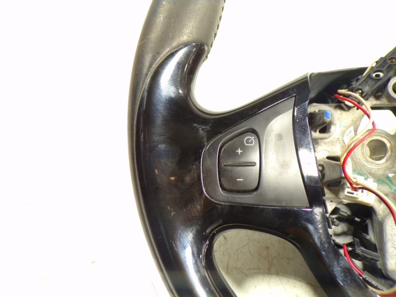 Recambio de volante para renault captur life referencia OEM IAM 484001738R  