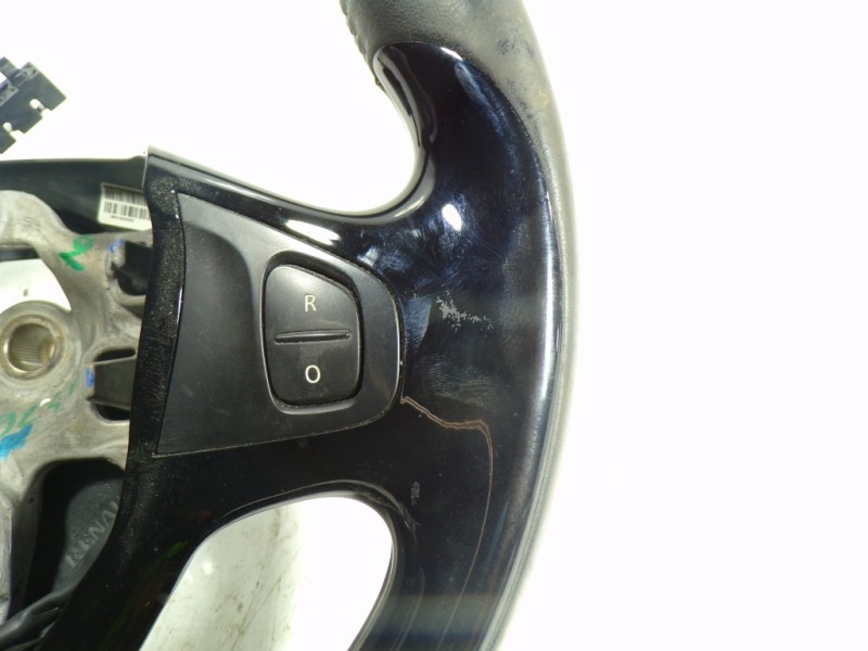 Recambio de volante para renault captur life referencia OEM IAM 484001738R  