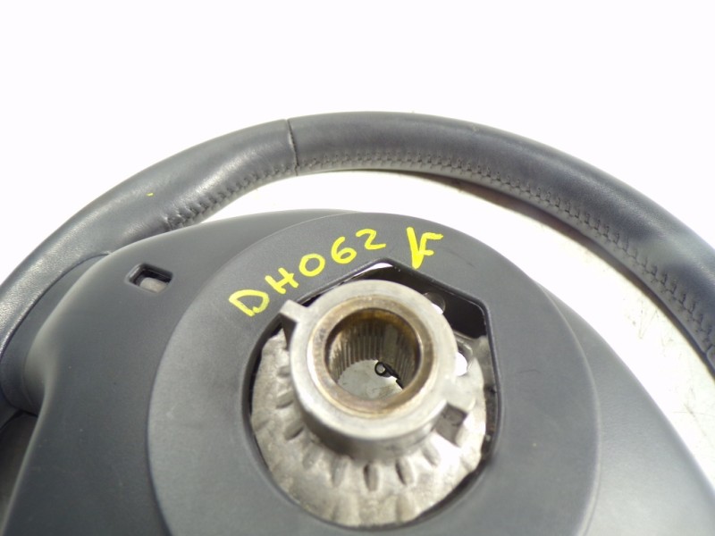 Recambio de volante para renault captur life referencia OEM IAM 484001738R  