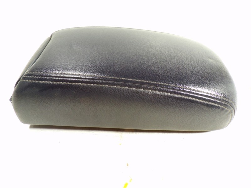 Recambio de apoyabrazos central para citroën c4 aircross 1.6 hdi fap referencia OEM IAM 7589PV  