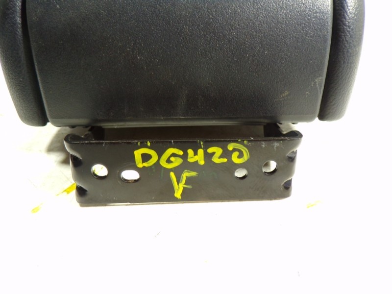 Recambio de apoyabrazos central para citroën c4 aircross 1.6 hdi fap referencia OEM IAM 7589PV  