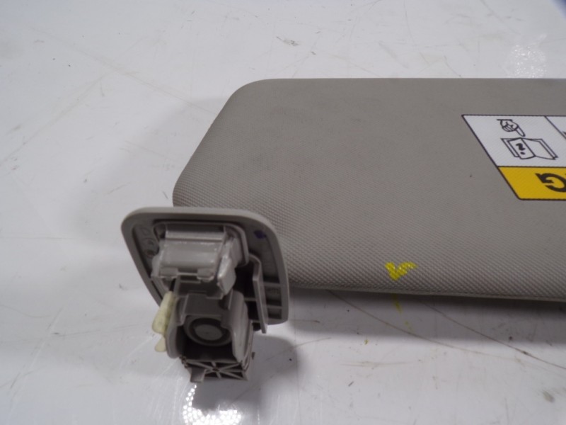 Recambio de parasol derecho para renault clio iv 1.5 dci diesel fap referencia OEM IAM 964000633R  