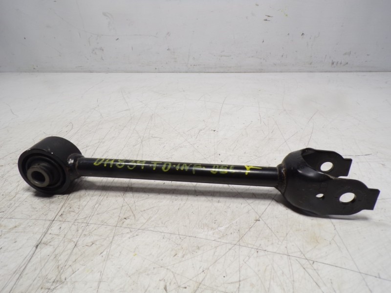 Recambio de brazo suspension inferior trasero derecho para toyota rav4 hybrid 4x2 advance referencia OEM IAM 4871042040  