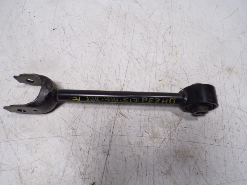 Recambio de brazo suspension inferior trasero izquierdo para toyota rav4 hybrid 4x2 advance referencia OEM IAM 4871042040  