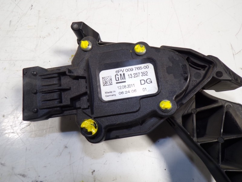 Recambio de potenciometro pedal para opel insignia berlina 2.0 16v cdti referencia OEM IAM 13237352 13237352 