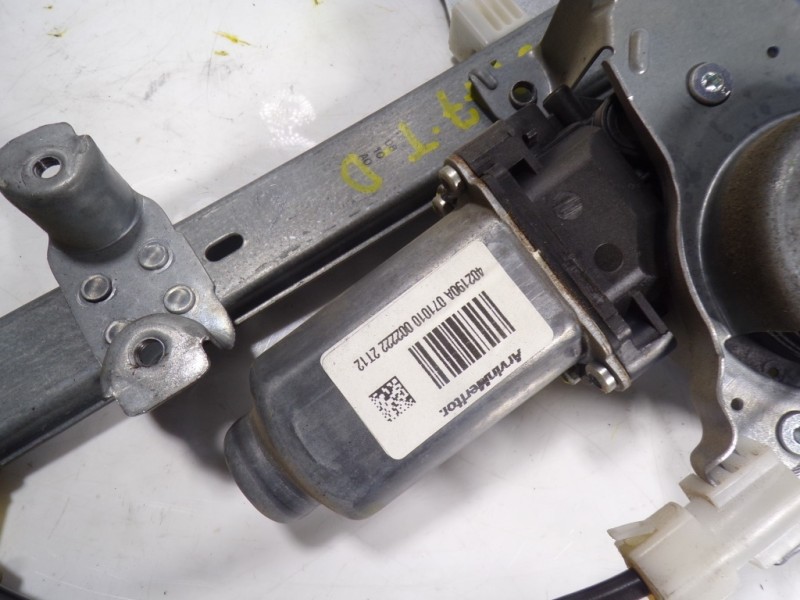 Recambio de elevalunas trasero derecho para nissan qashqai (j10) visia referencia OEM IAM 82700JD400 402190A 402190A