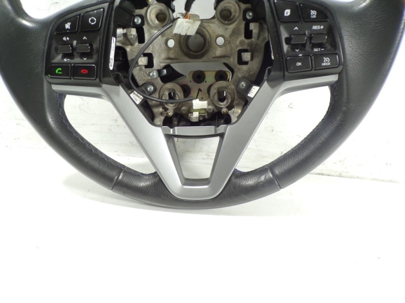 Recambio de volante para hyundai tucson essence bluedrive 2wd referencia OEM IAM 56100D7610TRB  