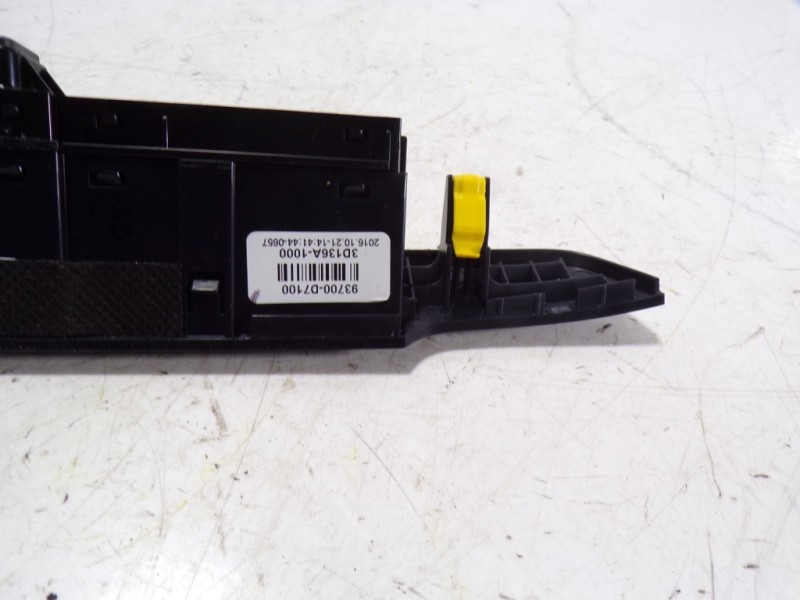 Recambio de warning para hyundai tucson essence bluedrive 2wd referencia OEM IAM 93700D7100BLH 93700D7100 3D136A1000