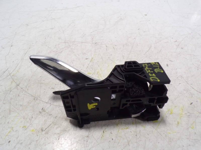 Recambio de maneta interior delantera izquierda para mazda 3 lim. () 2.2 turbodiesel cat referencia OEM IAM BHP259330B  