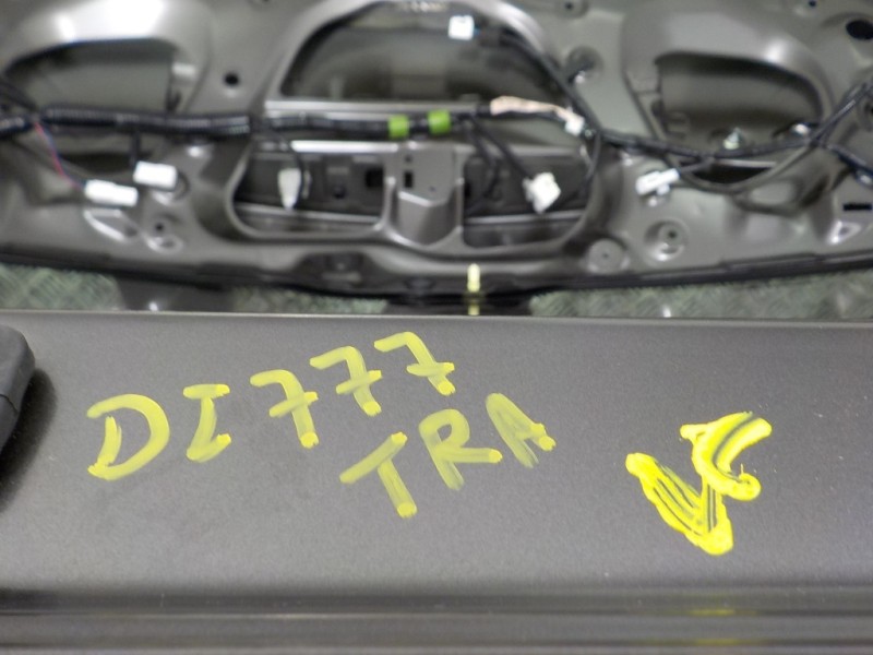 Recambio de porton trasero para mazda 3 lim. () 2.2 turbodiesel cat referencia OEM IAM BHY16202XB  