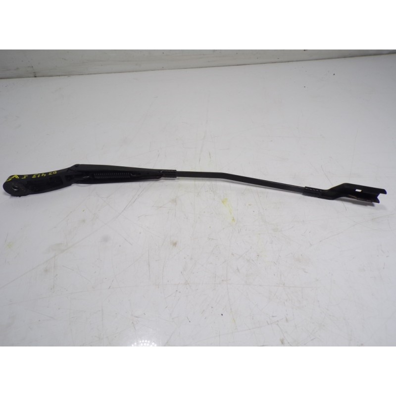 Recambio de brazo limpia delantero izquierdo para opel grandland x 1.5 cdti dpf referencia OEM IAM YP00151880  