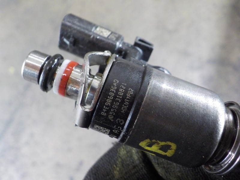 Recambio de inyector para volkswagen golf vii lim. (bq1) last edition bm referencia OEM IAM  04E906036AD 