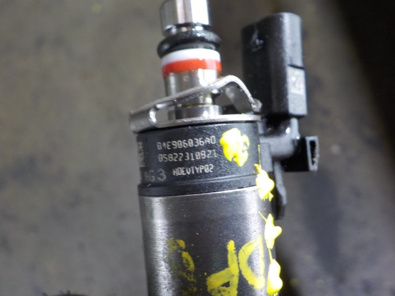 Recambio de inyector para volkswagen golf vii lim. (bq1) last edition bm referencia OEM IAM  04E906036AD 