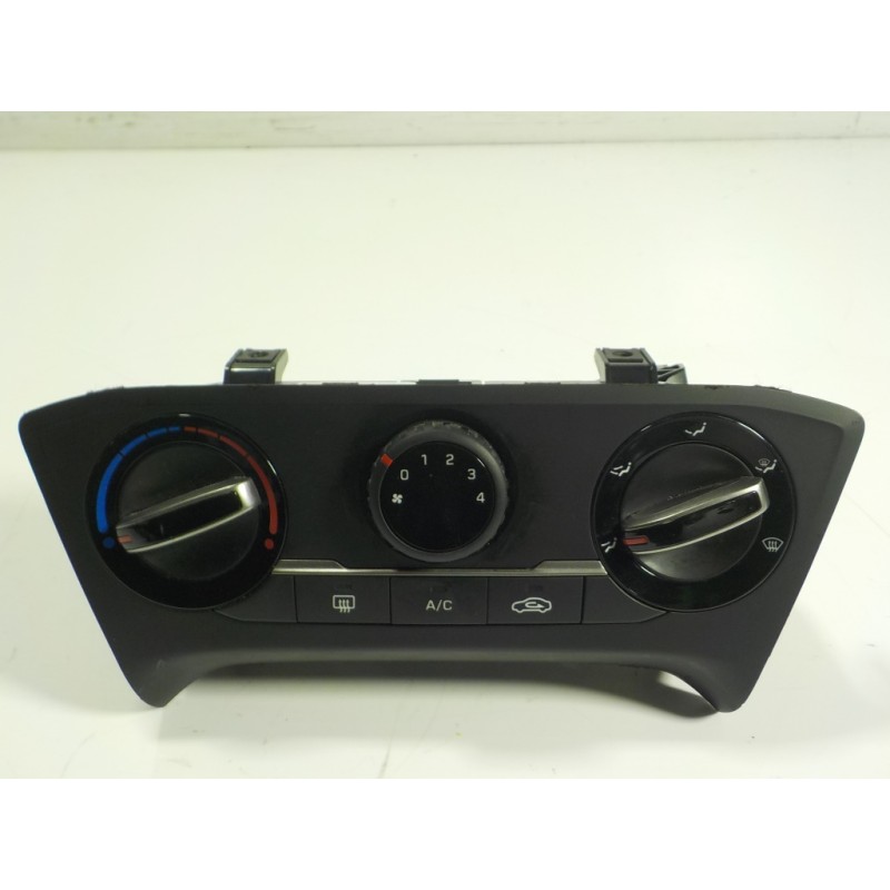 Recambio de mando calefaccion / aire acondicionado para hyundai i20 1.2 16v cat referencia OEM IAM 97250C8011SDH 97250C8110 