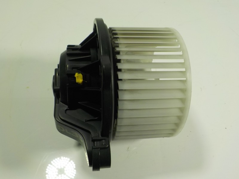 Recambio de motor calefaccion para hyundai i20 1.2 16v cat referencia OEM IAM 97126C8000  