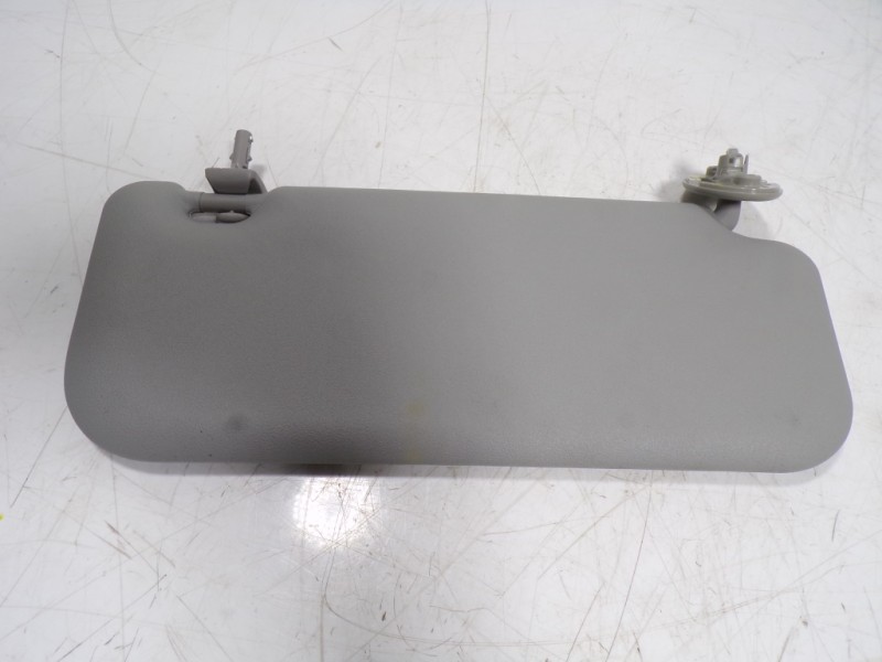 Recambio de parasol izquierdo para toyota yaris cross 1.5 vvti 16 v 55 kw referencia OEM IAM 74320K0100B0  