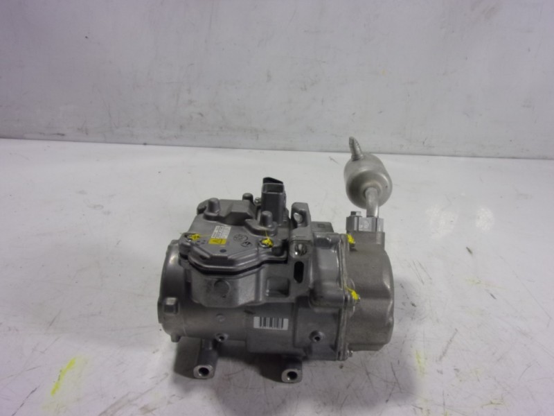 Recambio de compresor aire acondicionado para lexus nx 300h 2wd referencia OEM IAM 8837033031 0422001690 