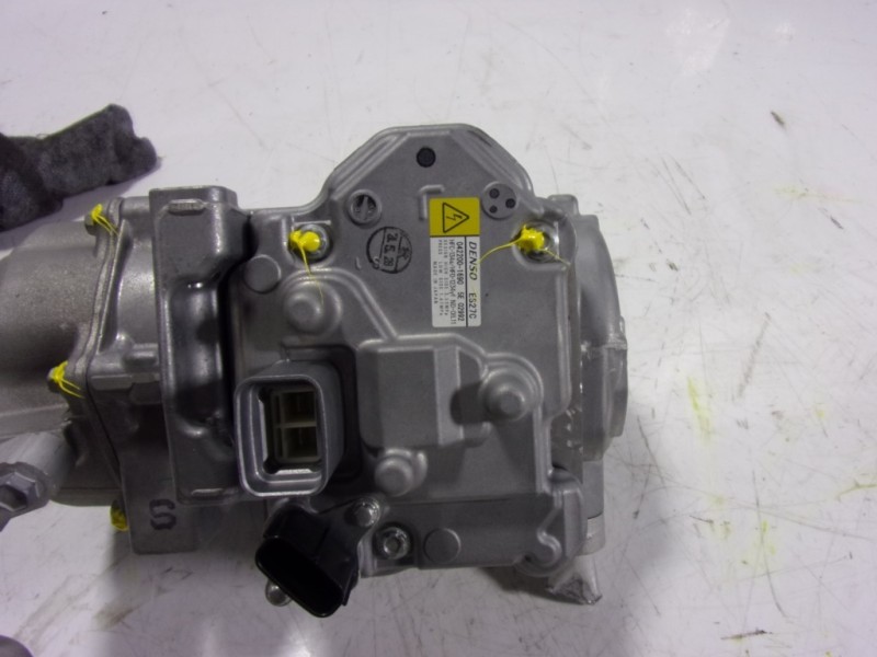 Recambio de compresor aire acondicionado para lexus nx 300h 2wd referencia OEM IAM 8837033031 0422001690 