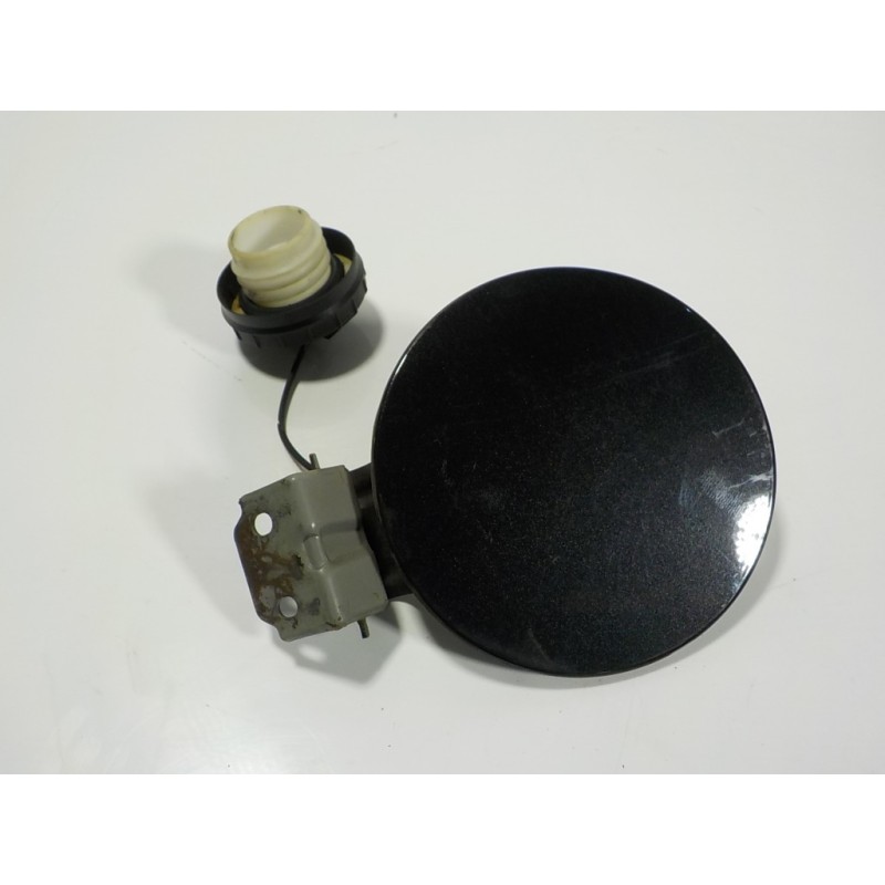 Recambio de tapa combustible para ssangyong rodius 2.7 turbodiesel cat referencia OEM IAM 6361021003  