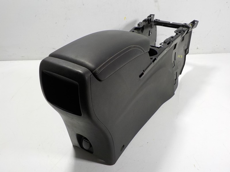 Recambio de apoyabrazos central para renault kadjar 1.2 tce energy referencia OEM IAM 969209309R  